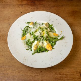 Ensalada De Rúcula, Parmesano Y Huevo