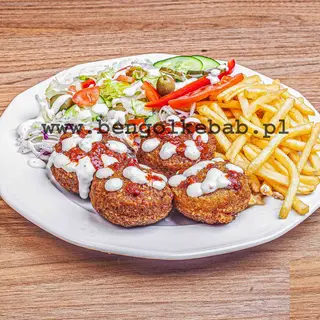 Talerz falafel - kotlet z cieciorki, frytki, surówka