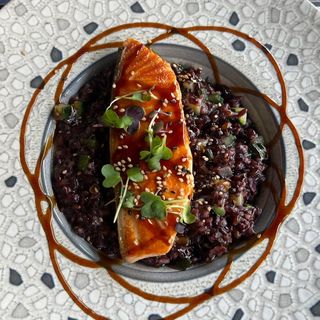 Risotto Negro Con Salmón