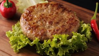 Juneća pljeskavica u lepinji 250g