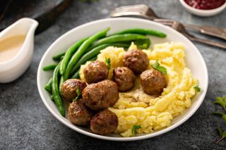 Куриные фрикадельки с картофельным пюре (300 гр.)