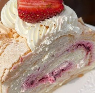 Рулет меренговый