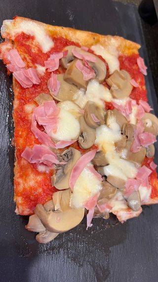Pizza prosciutto cotto Funghi e mozzarella (15 X 15 Cm.)