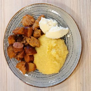 Tochitura moldoveneasca cu mamaliguta