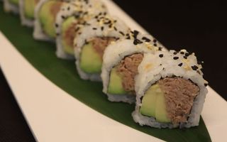 98. Tonno cotto e avocado - 8 pezzi