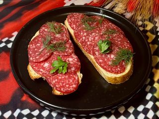 Бутер з салямі