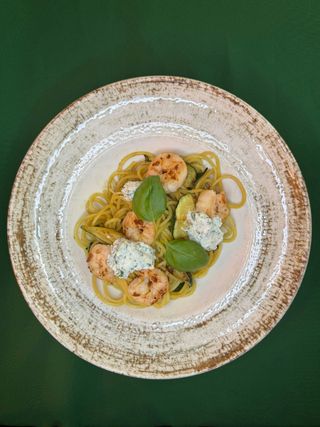 Spaghetti z krewetkami, cukinią, riccottą cytrynową