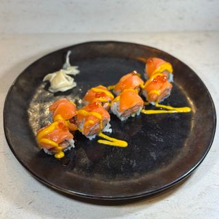 Uramaki salmón y salmón