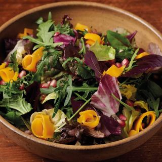 Цветна салата с нар и чедър (200г)