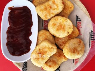 97. Nuggets De Pollo Con Salsa BBQ (8 Uds.)