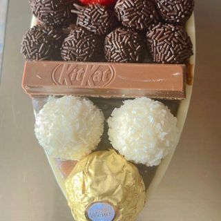 Ovo de colher ferreiro rocher e coco 400g
