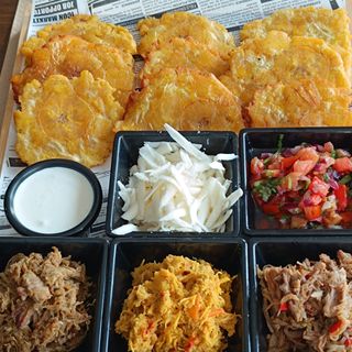 Tostones Mix (9 Unidades) con 2 Bebidas