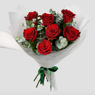 Buchet trandafiri rosii si eucalipt