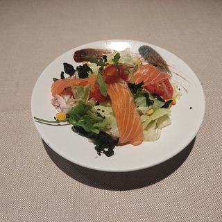 INSALATA MISTA AL SALMONE