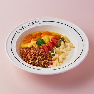 Гранола с манговым муссом и семенами чия