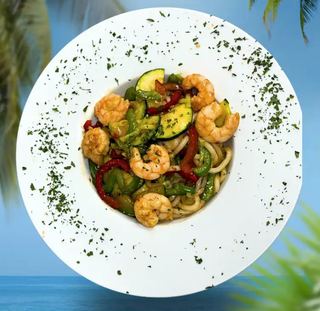 Noodles de verduras y gambas