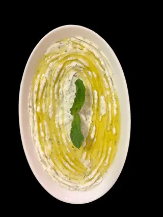 Labneh Bi Toum