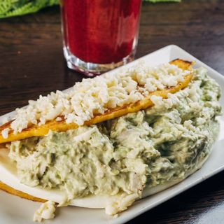 Cachapa Con Reina Pepiada Y Queso Telita