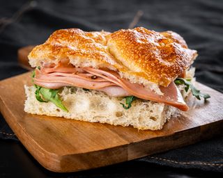 Focaccia Panini cu Mortadella si Sos de trufe