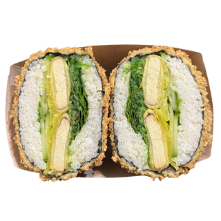 Sushi burger z wędzonym tofu