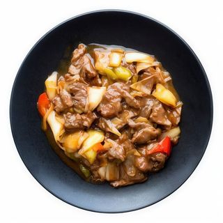 Massaman Thai, lonchas de ternera con curry rojo cremoso y lemon glass