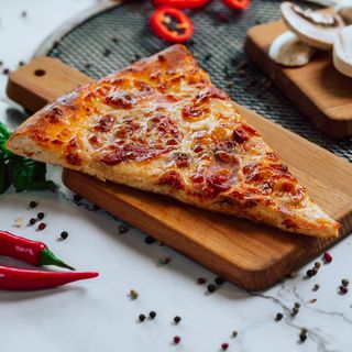 Pizza merit recompensa  la felie