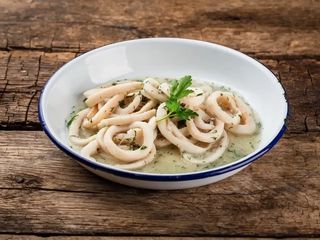 Кальмар Атлантичний в часниковому соусі (200g)