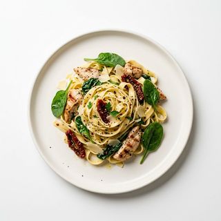 Tagliatelle z kurczakiem, szpinakiem i suszonymi pomidorami 300g