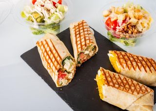 2 WRAPS + 2 ENSALADAS