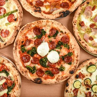 Componi la tua pizza con bufala