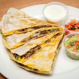 Quesadilla de carne mechada XL