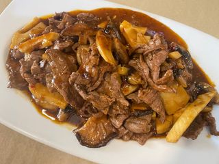 46. Ternera Con Bambú Y Setas Chinas
