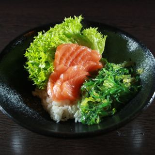 76. Chirashi salmone