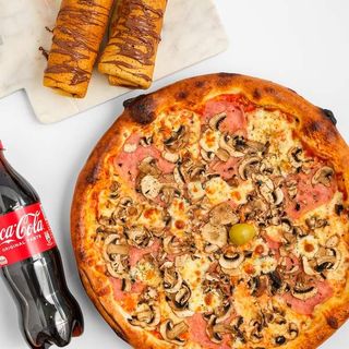 Srednja MIJEŠANA Pizza + Coca-Cola 0.5l + 2x palačinke Nutella