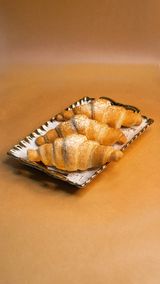 Croissant cu ciocolata