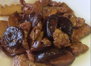 Ternera Con Bambú Y Setas Chinas