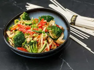 Wok локшина з овочами (220g)