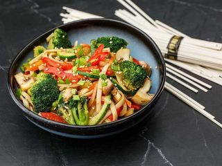 Wok локшина з овочами (220g)