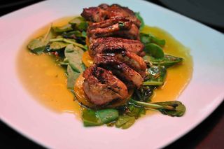 Piept de rata cu baby spanac si portocale caramelizate