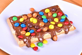 Waffles Cu Nutella Și Bomboane M&M`s