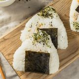 46. Onigiri De Atún Cocido