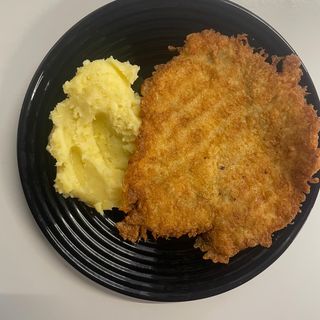 Bitek z kurczaka z ziemniakami 