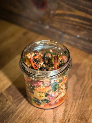 Sałatka z oliwek i orzechów włoskich