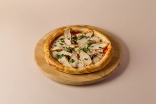 Пицца с курицей и грибами