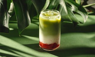 ცივი მატჩა მარწყვით