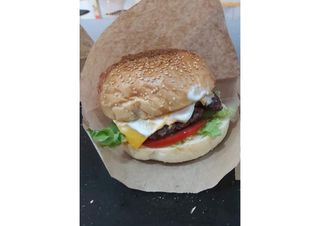 Телешки чийзбургер (310г)