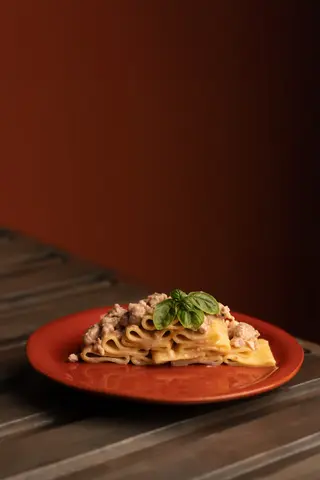 Paccheri al ragu' bianco di salsiccia e finocchietto