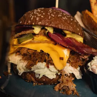 Burger Atra Manus