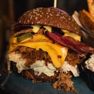 Burger Atra Manus