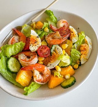 poke ensalada de gambas 